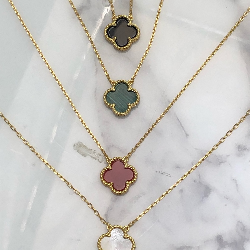 Solid Stone Clover Pendant onyx malachite mop red